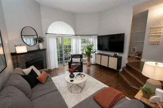 118 216 East 6th Street, North Vancouver For Sale - image 2