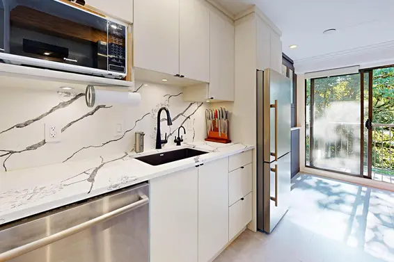 204 252 West 2nd Street, North Vancouver