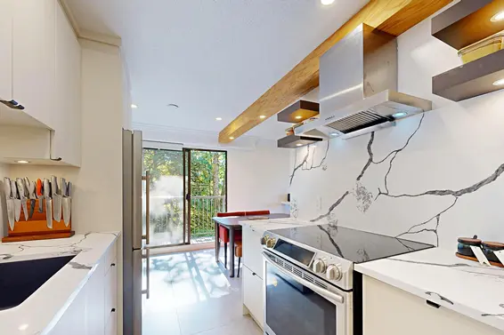 204 252 West 2nd Street, North Vancouver For Sale - image 2