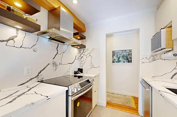 204 252 West 2nd Street, North Vancouver For Sale - image 5