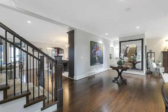 518 East 16th Street, North Vancouver For Sale - image 2