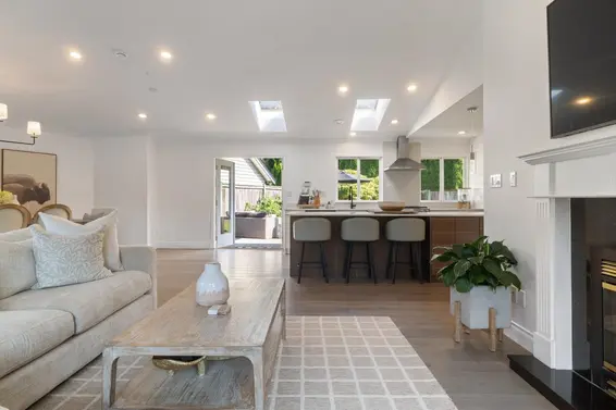 4168 Sunset Boulevard, North Vancouver For Sale - image 3