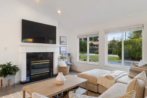 4168 Sunset Boulevard, North Vancouver For Sale - image 4