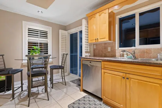 2517 Marine Drive, West Vancouver For Sale - image 10