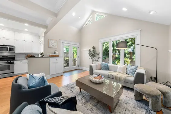 396 East Keith Road, North Vancouver For Sale - image 10
