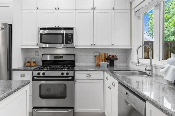 396 East Keith Road, North Vancouver For Sale - image 5