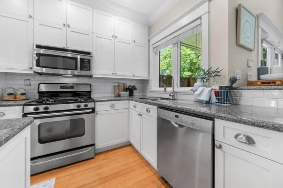 396 East Keith Road, North Vancouver For Sale - image 6