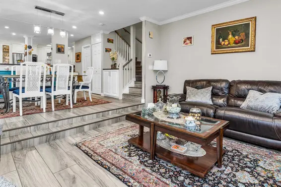 6 220 East Keith Road, North Vancouver For Sale - image 4