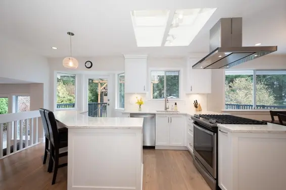 1716 Cascade Court, North Vancouver For Sale - image 3