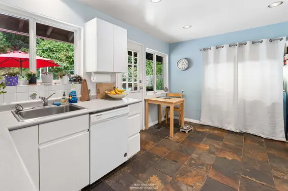 1525 Avonlynn Crescent, North Vancouver For Sale - image 10
