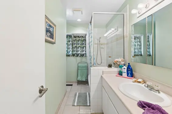 1525 Avonlynn Crescent, North Vancouver For Sale - image 14