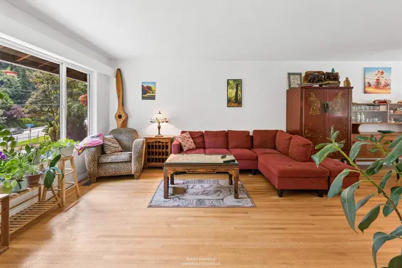1525 Avonlynn Crescent, North Vancouver For Sale - image 3