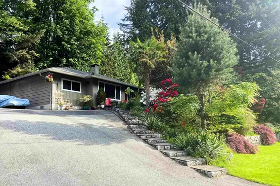 1525 Avonlynn Crescent, North Vancouver For Sale - image 31