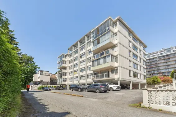 205 1750 Esquimalt Avenue, West Vancouver
