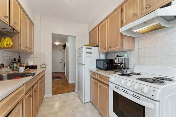 205 1750 Esquimalt Avenue, West Vancouver For Sale - image 11