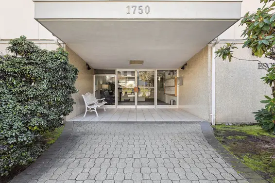 205 1750 Esquimalt Avenue, West Vancouver For Sale - image 2