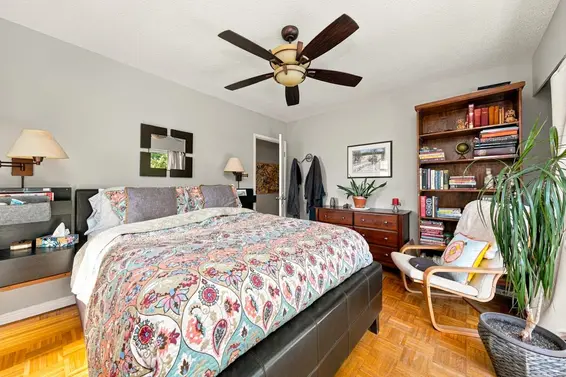 950 Tollcross Road, North Vancouver For Sale - image 11