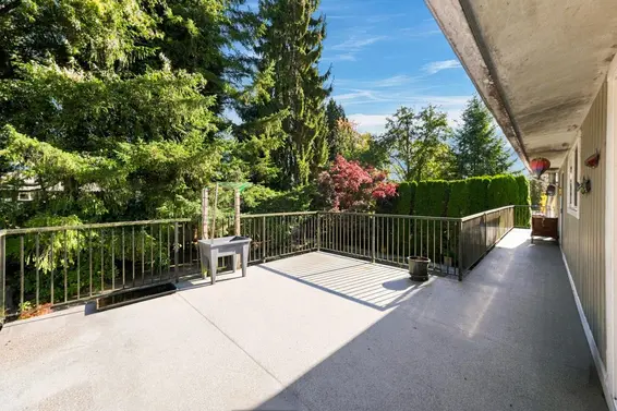 950 Tollcross Road, North Vancouver For Sale - image 18