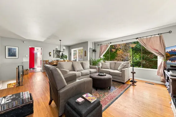 950 Tollcross Road, North Vancouver For Sale - image 4