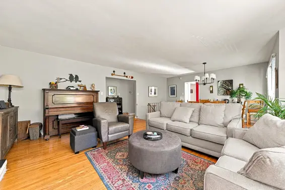 950 Tollcross Road, North Vancouver For Sale - image 5