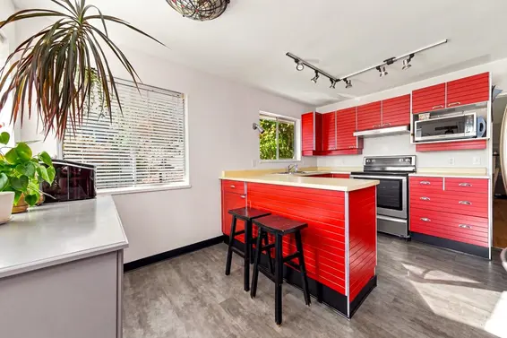 950 Tollcross Road, North Vancouver For Sale - image 8