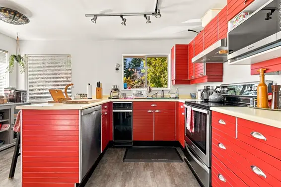 950 Tollcross Road, North Vancouver For Sale - image 9