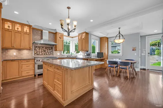 1287 Gordon Avenue, West Vancouver For Sale - image 8