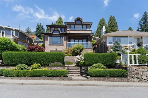 2171 Queens Avenue, West Vancouver