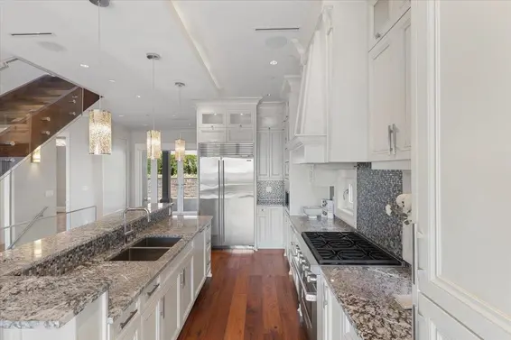 2171 Queens Avenue, West Vancouver For Sale - image 11