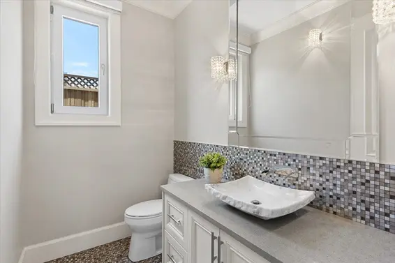 2171 Queens Avenue, West Vancouver For Sale - image 17