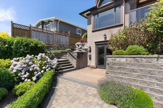 2171 Queens Avenue, West Vancouver For Sale - image 2