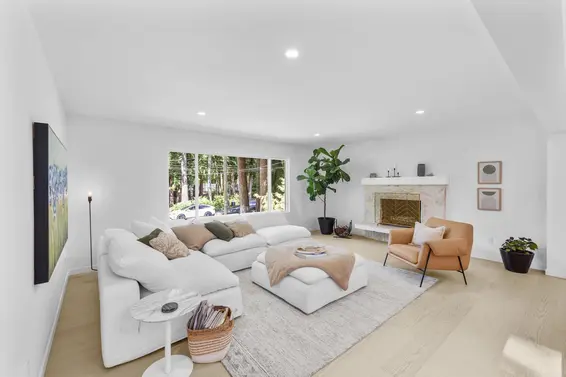 4514 Glenwood Avenue, North Vancouver For Sale - image 2