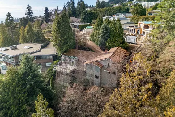 1448 Sandhurst Place, West Vancouver For Sale - image 3