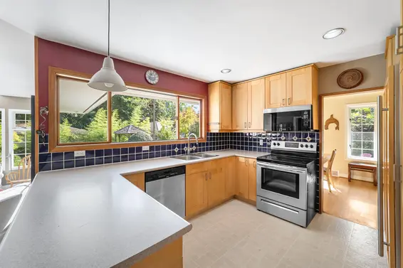 2000 Lloyd Avenue, North Vancouver For Sale - image 10