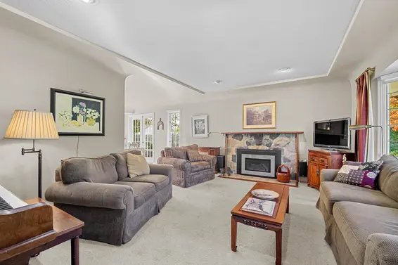 2000 Lloyd Avenue, North Vancouver For Sale - image 13