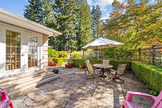 2000 Lloyd Avenue, North Vancouver For Sale - image 2