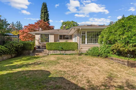 2000 Lloyd Avenue, North Vancouver For Sale - image 21