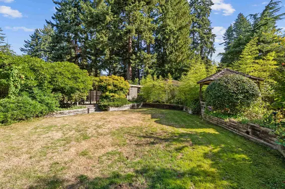 2000 Lloyd Avenue, North Vancouver For Sale - image 24