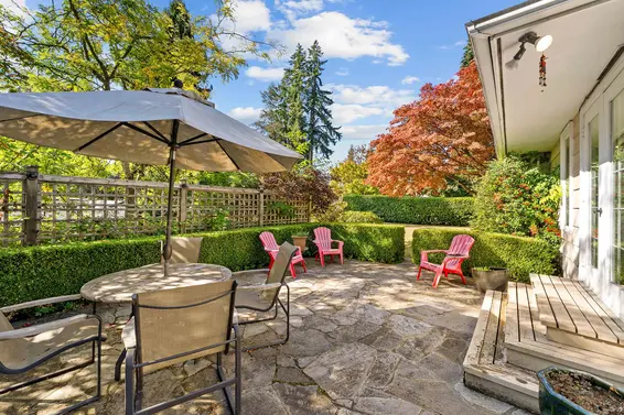2000 Lloyd Avenue, North Vancouver For Sale - image 3