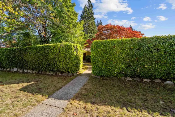 2000 Lloyd Avenue, North Vancouver For Sale - image 34