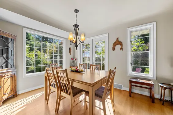 2000 Lloyd Avenue, North Vancouver For Sale - image 8