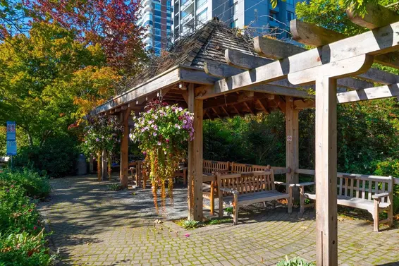 1896 Bellevue Avenue, West Vancouver For Sale - image 35
