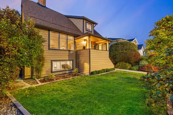 402 East 13th Street, North Vancouver For Sale - image 2