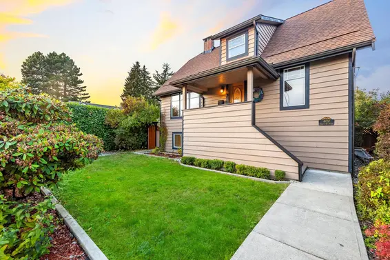 402 East 13th Street, North Vancouver For Sale - image 3