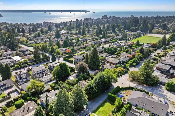 1376 11th Street, West Vancouver For Sale - image 32