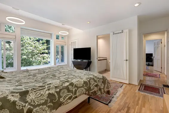 670 Montroyal Boulevard, North Vancouver For Sale - image 12