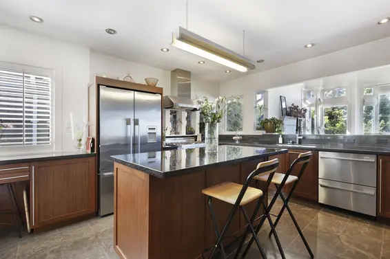 670 Montroyal Boulevard, North Vancouver For Sale - image 4