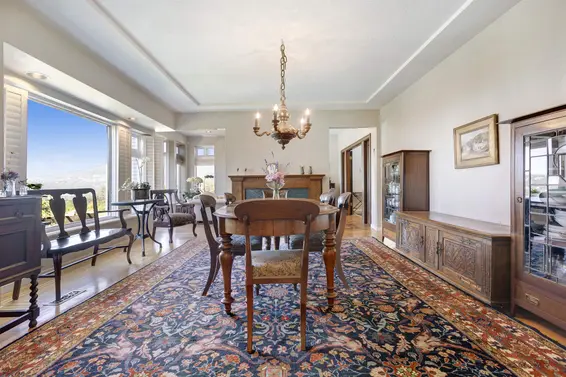 670 Montroyal Boulevard, North Vancouver For Sale - image 5