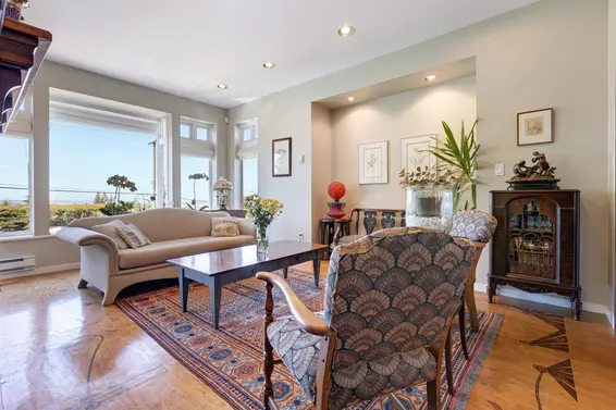 670 Montroyal Boulevard, North Vancouver For Sale - image 7