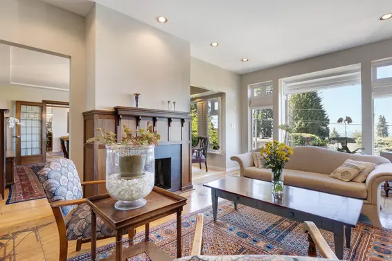 670 Montroyal Boulevard, North Vancouver For Sale - image 9
